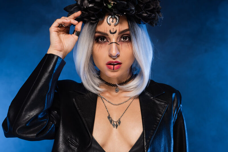 Soror Lúmina – Oracle des étoiles et gardienne des mondes invisibles